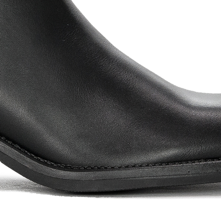 Black boots Sergio Leone insulated on the post