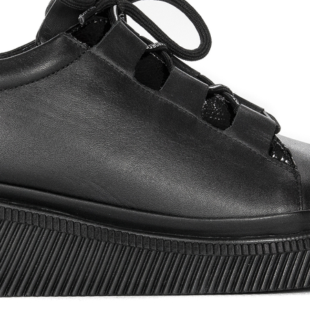 Artiker Women's black low shoes on the platform