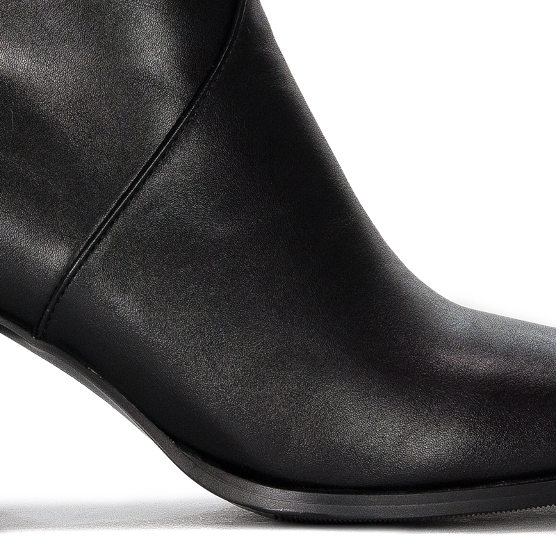 Filippo Black women's insulated boots on a post