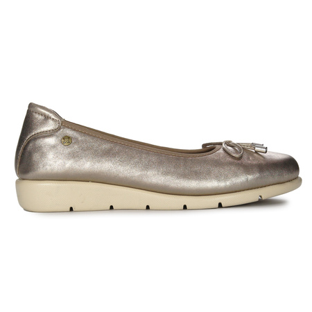 Maciejka Gold Leather Low Shoes