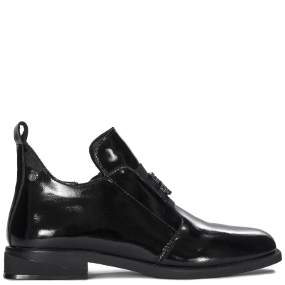 Czarny