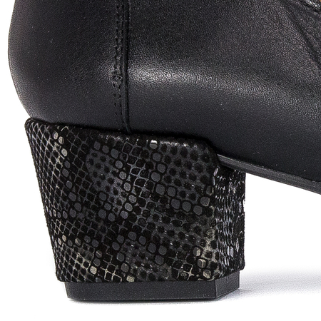 Maciejka Women's leather pumps black
