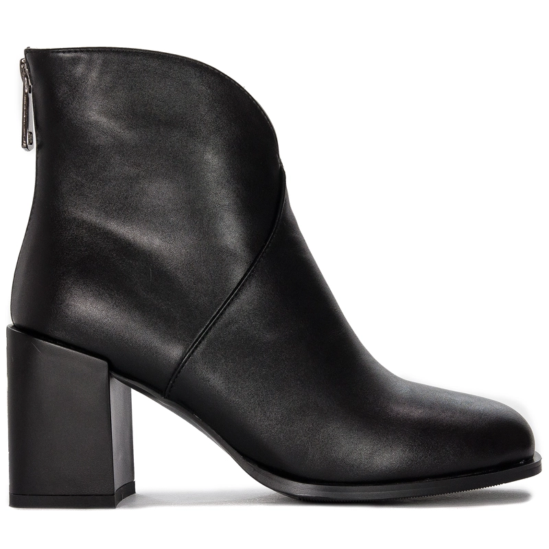 Filippo Black women's insulated boots on a post