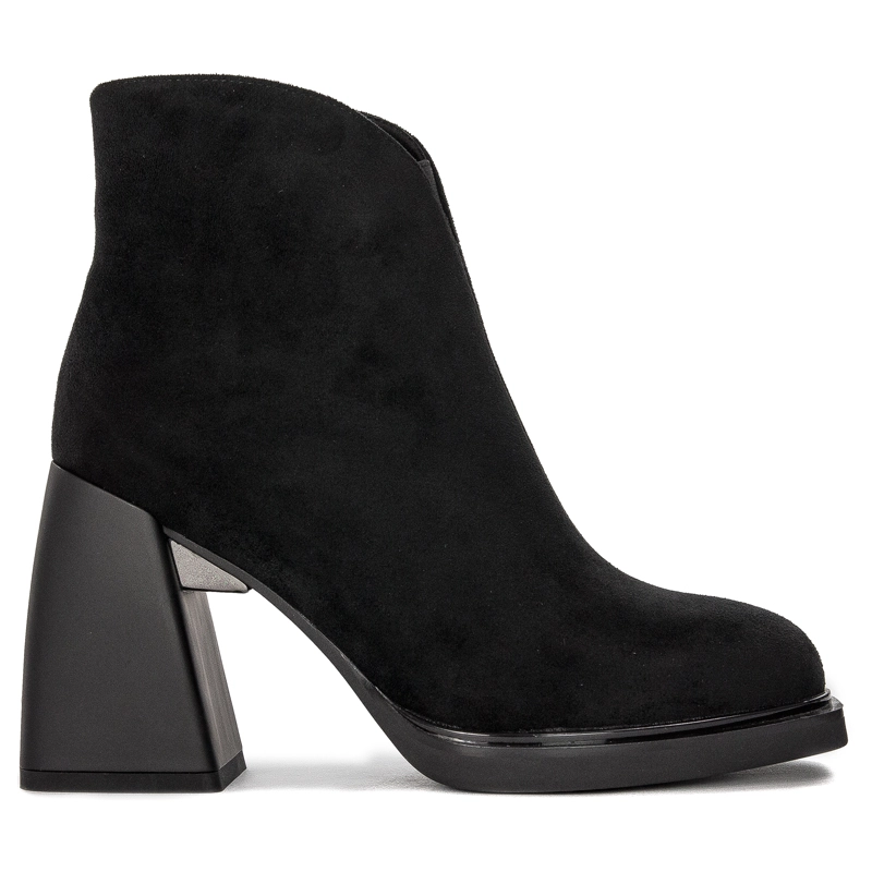 Filippo Black women's insulated boots on a post