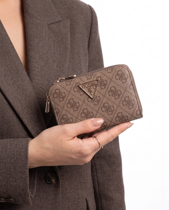 Guess Elegancki Zapinany Na Zamek Portfel Damski Beżowy SWSG7459140-LATTE