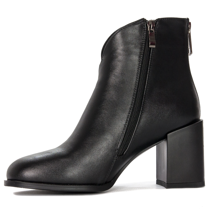 Filippo Black women's insulated boots on a post