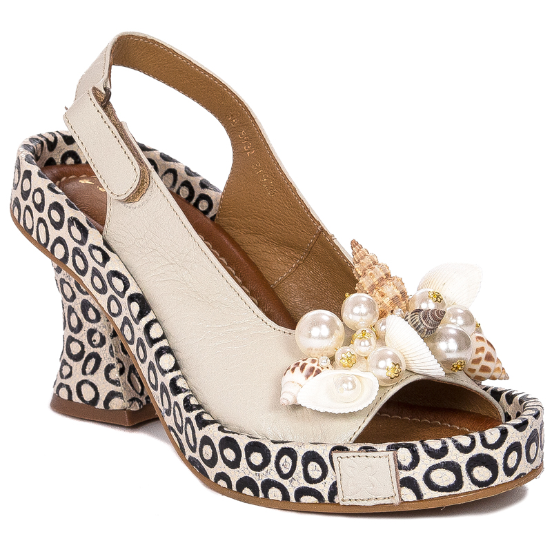Maciejka Fashionable Women's Sandals On High Block Heel With Shells And Pearls Beige 05932-04/00-1