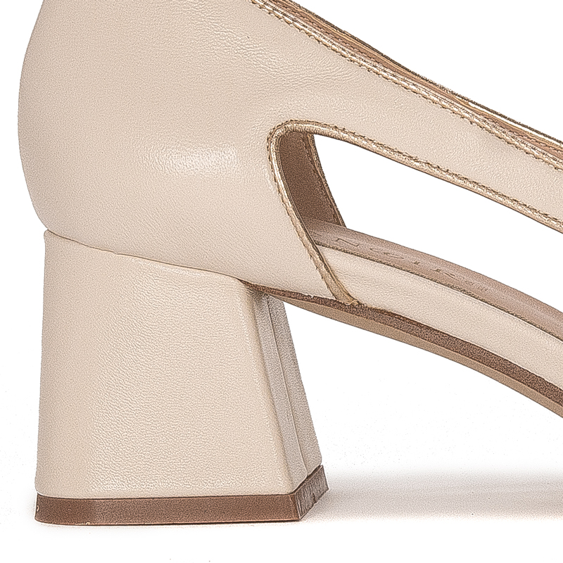 CAFENOIR Women's Low Shoes Beige