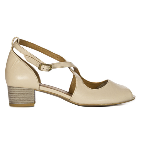 Maciejka Light Beige Pumps