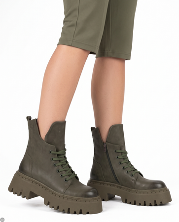 Venezia Black Leather Green boots