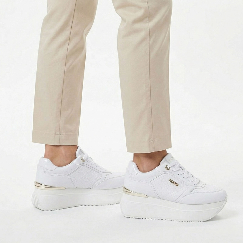 Guess Sneakersy Damskie Na Platformie z Tłoczonym Monogramem Białe FLPC10-FAL12-WH