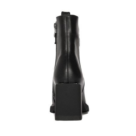 Women's Filippo boots on a black insulated post