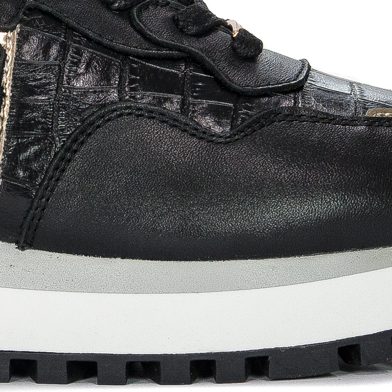 GOE II2N4080 Black Gold Sneakers