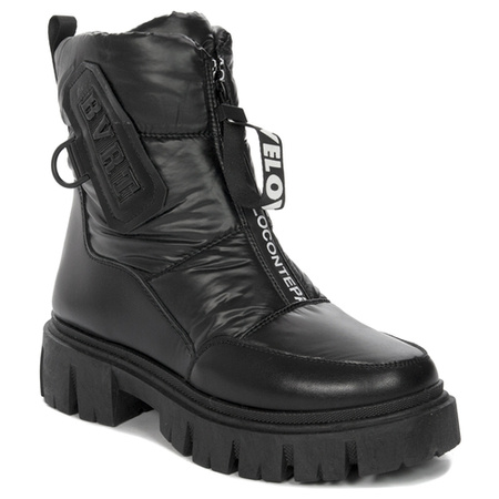 Women's snow boots on the platform Black insulated black