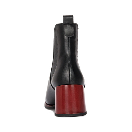 Women's Filippo boots on a black insulated post
