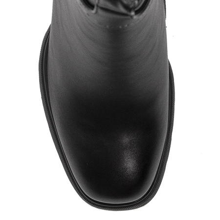 Women's Filippo boots on a black insulated post