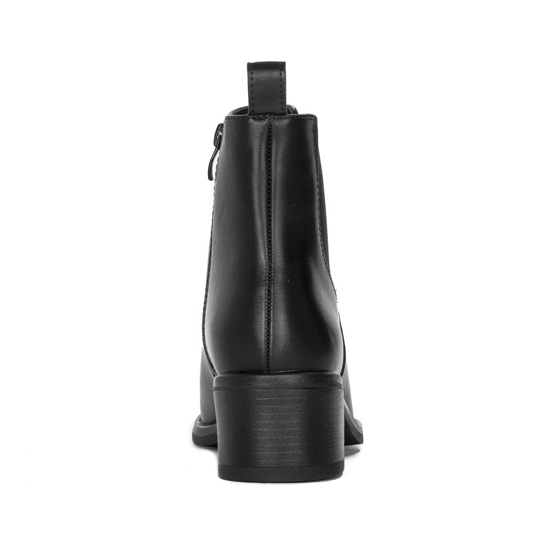 Black boots Sergio Leone insulated on the post