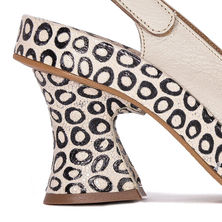 Maciejka Beige Sandals 05932-04/00-1