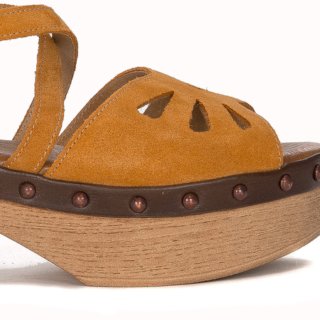 Maciejka women's Yellow velor Sandals