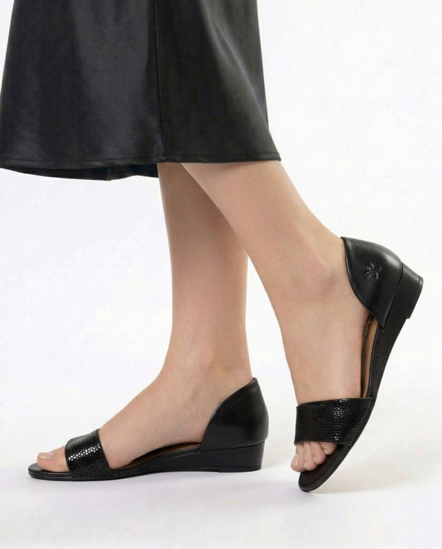 Maciejka Leather Low-Wedge Sandals with Closed Heel Black 01971-11/00-5