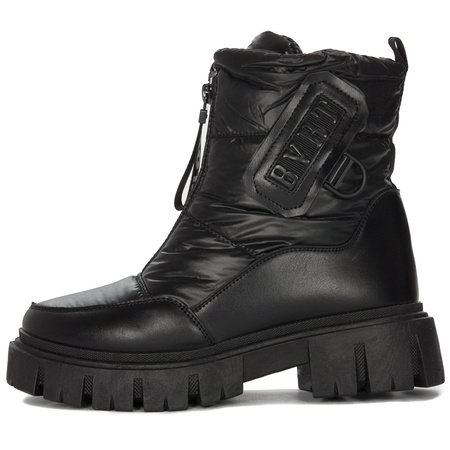 Women's snow boots on the platform Black insulated black