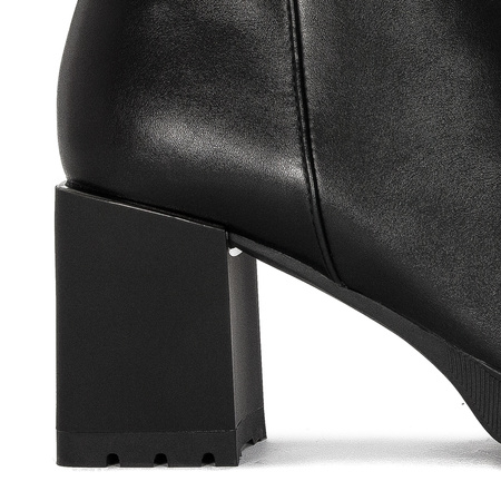Women's Filippo boots on a black insulated post