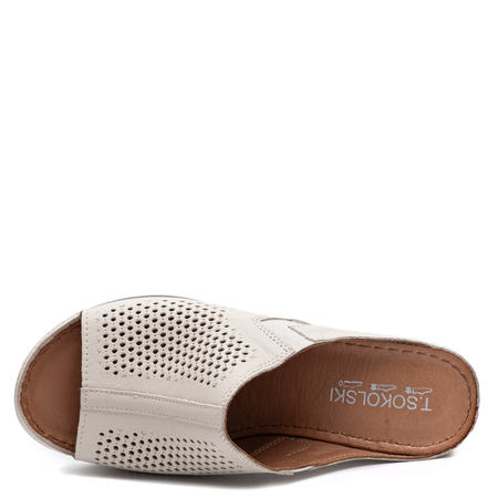 Sokolski Skórzane Klapki Ażurowe na Koturnie Beżowe AMI-L26-157-BEIGE
