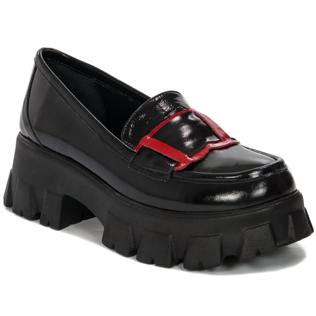 Venezia Półbuty damskie skórzane lakierowane Black czarne