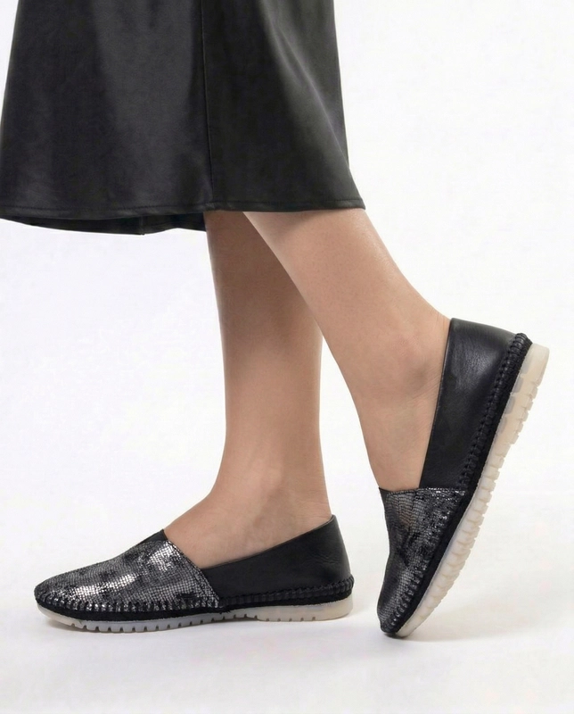 Maciejka Leather Loafers Artistic Design Silver Black 1930W-52/00-0