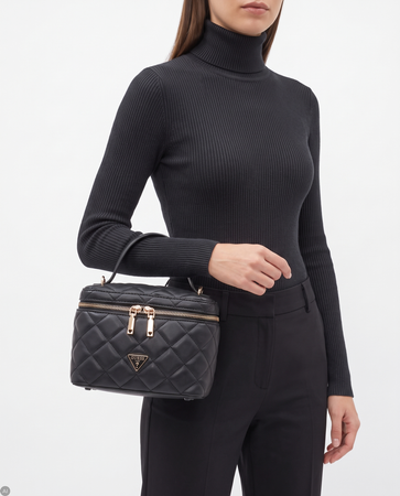 Guess Elegancka Pikowana Torebka Kuferek Na Łańcuszku Czarna HWQG2456770-BLACK