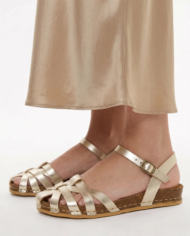 Maciejka Leather Flat Sandals Closed Toe Gold 03074-25/00-0