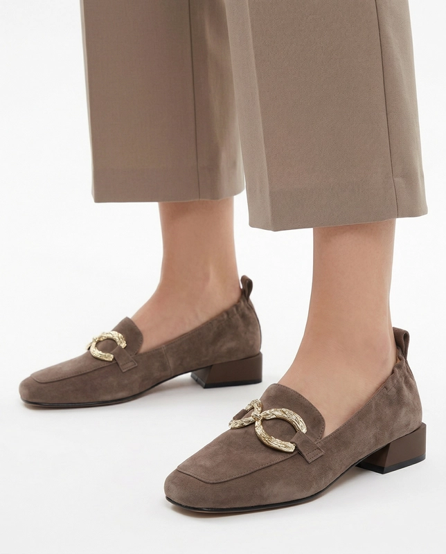 S. Barski Eleganckie Zamszowe Półbuty Damskie Ze Złotą Ozdobą Brązowe CR61-3115