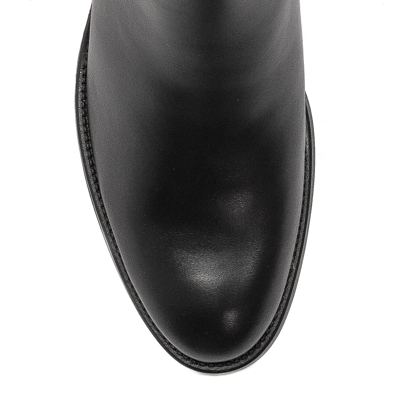 Black boots Sergio Leone insulated on the post