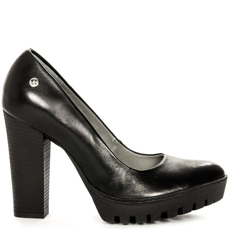 Maciejka Leather Pumps on Block Heel and Platform Black 02629-01-00-1