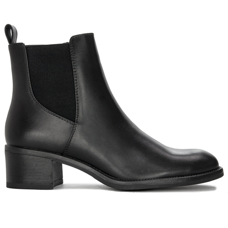 Black boots Sergio Leone insulated on the post