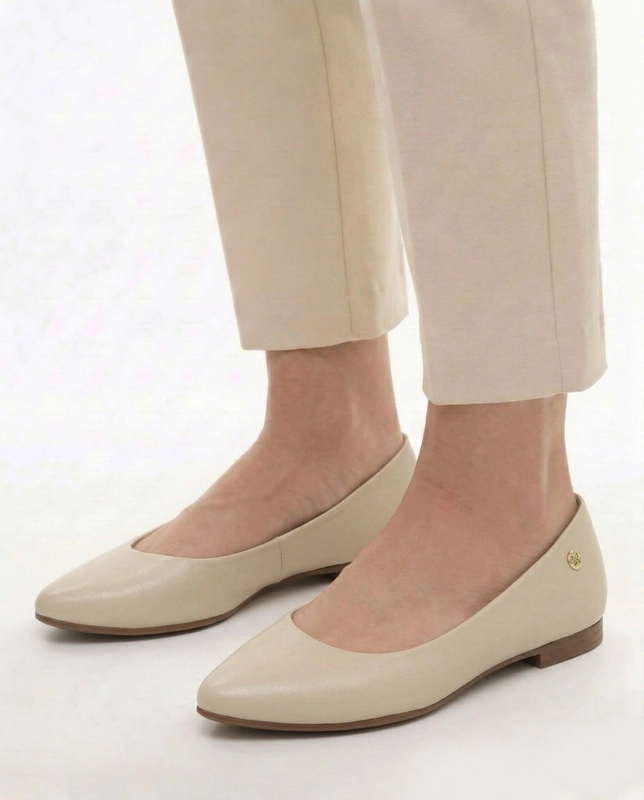 Maciejka Leather Classic Ballet Flats With Almond Toe Beige 00873-32/00-5