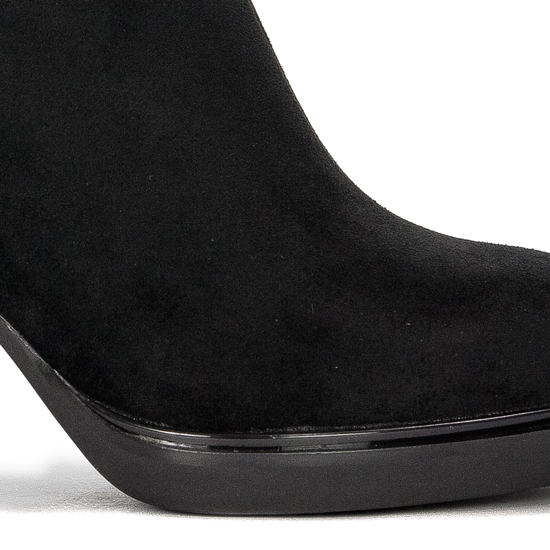 Filippo Black women's insulated boots on a post