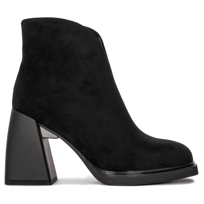 Filippo Black women's insulated boots on a post