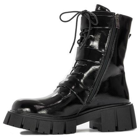 D&A Women's Ankle Boots Black Lacquered