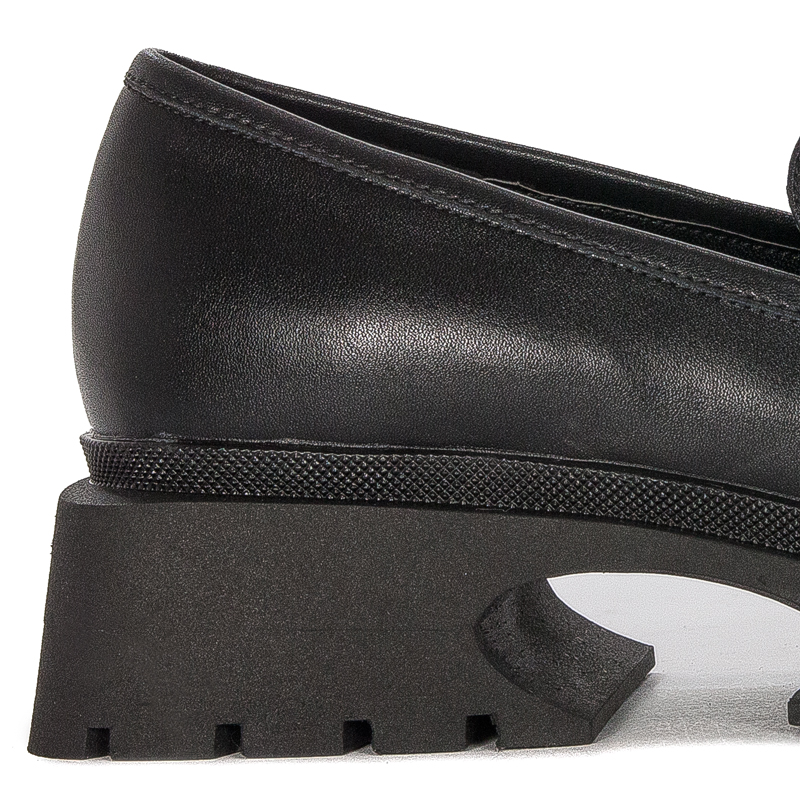 Women's leather shoes Artiker on the Black platform