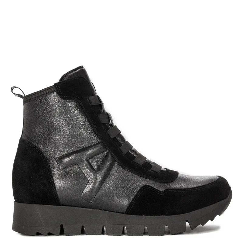 AGA Women's Black boots
