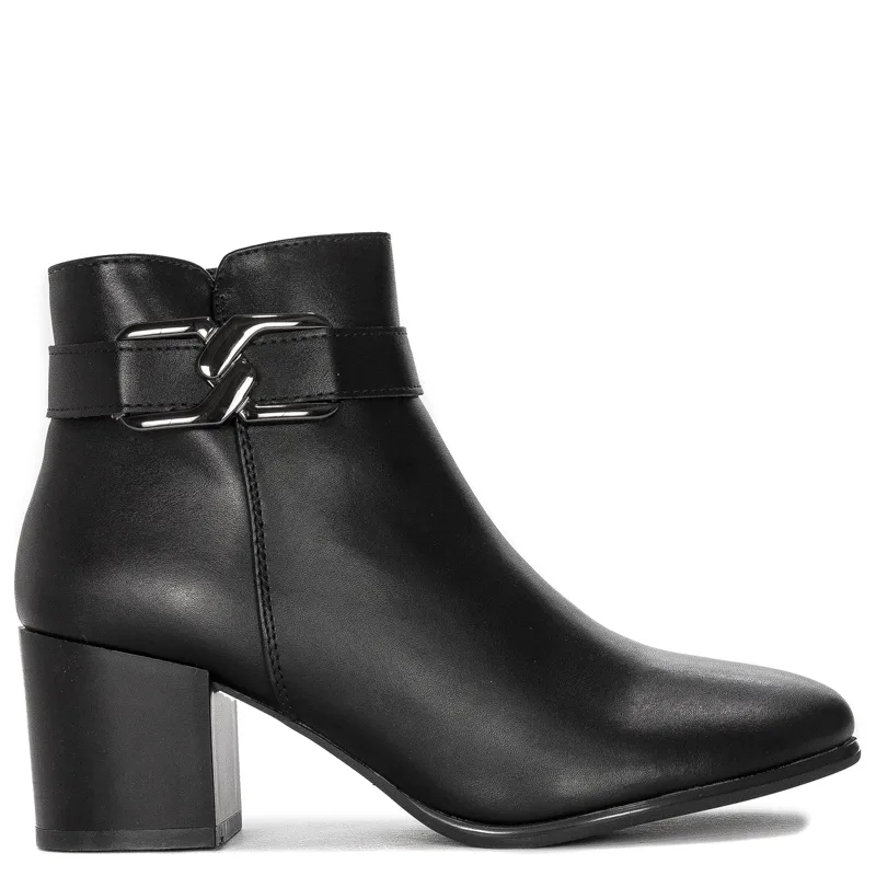 Black boots Sergio Leone on the post