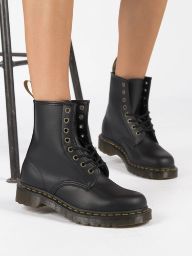 Dr. Martens Botki glany damskie skórzane Vegan 1460 Black