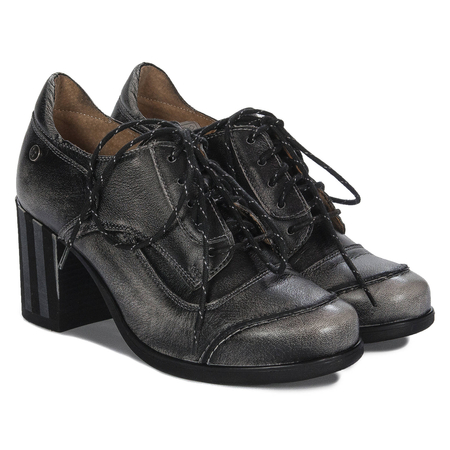Maciejka Women's Black White Shoes