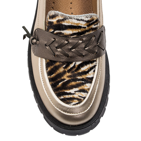 Maciejka Gold Flat Shoes 