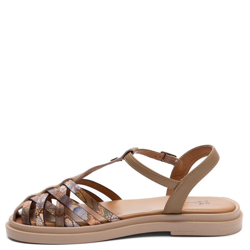 Maciejka Leather Women's Sandals With Closed Toe On Flat Sole Beige K7442-04/00-1
