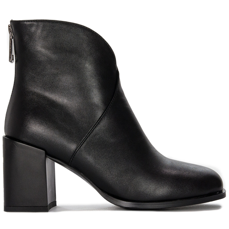 Filippo Black women's insulated boots on a post