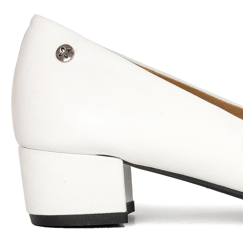 Maciejka 05034-11-00-1 White Pumps
