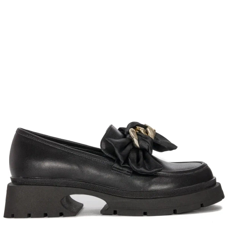 Women's leather shoes Artiker on the Black platform