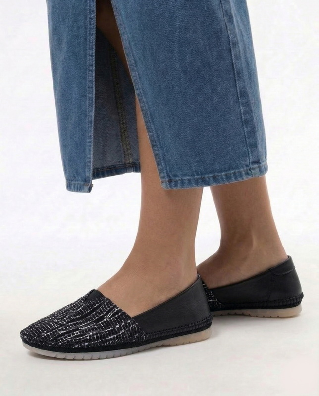 Maciejka Textured Slip-on Leather Shoes Black 1930W-48/00-0